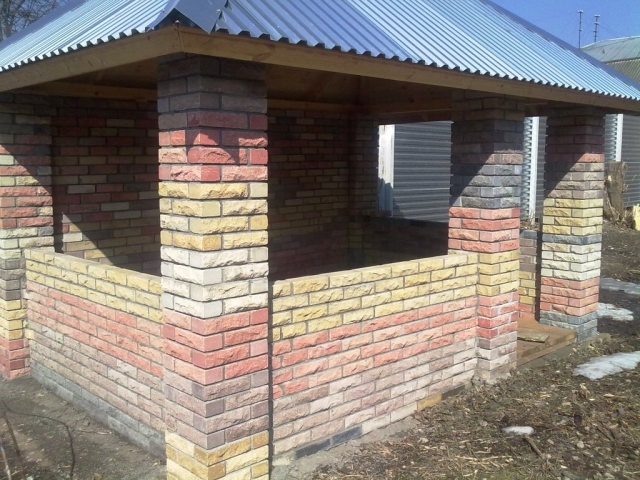 cvetnoy_kirpich